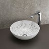繊細なフローラルモチーフが描かれた、BATHCO（スペイン）のアート陶器洗面ボウル。Φ400×H150mmの広さで、柔らかな線と色彩が空間に優雅さと静けさをもたらします。ブラックや木材のカウンターとも美しく調和。