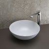 建築的な六角形模様が印象的な、BATHCO（スペイン）のアート陶器洗面ボウル。Φ400×H150mmのサイズで、モダン空間に静けさと知性を添えます。幾何学の美が引き立つ洗練されたデザインです。
