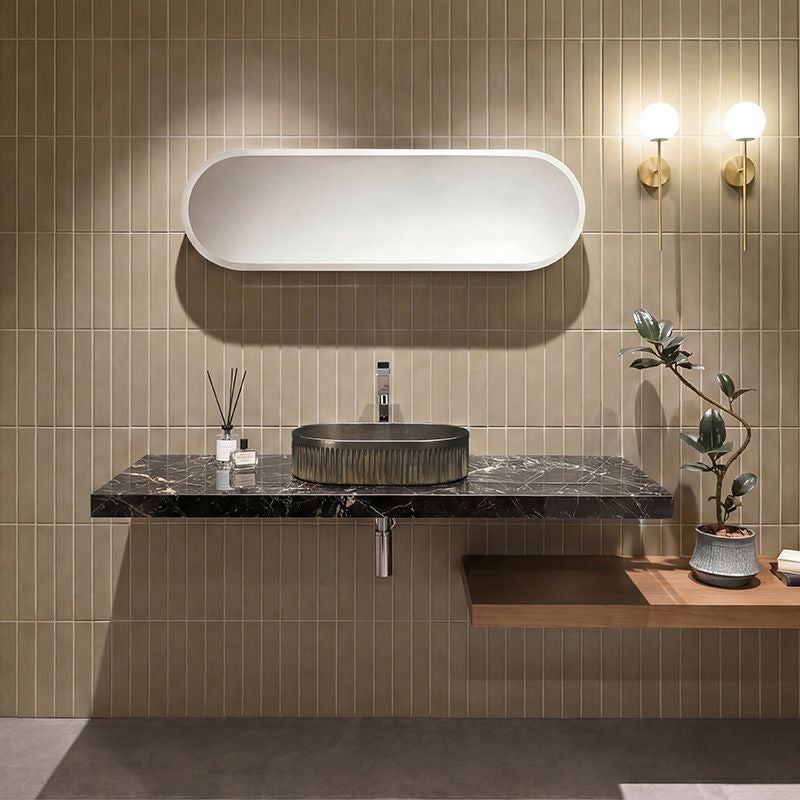 スペインBATHCOの「WADI Black Aged」は、波打つようなレリーフと艶のあるブラックが調和した陶器洗面ボウル。光の陰影が美しく際立ち、空間に上質で静かな存在感をもたらします。住宅・商業空間問わず活躍するエレガントなデザインです。