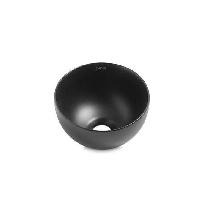 直径230mm×高さ130mmのミニサイズが魅力の「MINI LYS」は、BATHCO（スペイン）による手洗専用陶器ボウル。マットブラックの上質な質感が空間を引き締め、コンパクトながらも存在感のあるデザインで、シックな洗面スペースに最適です。